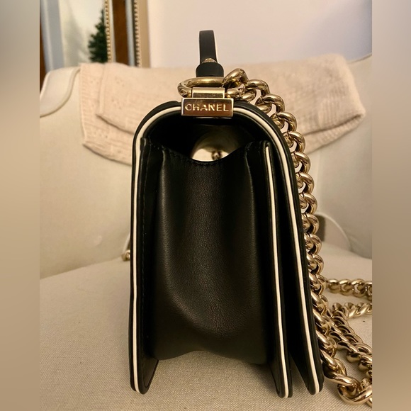 Chanel Classic Flap Black Medium Boy Bag with Top Handle - Picture 8 of 16